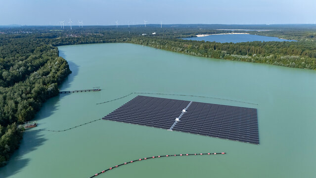 Solaranlage, Photovolaikanlage auf einem See