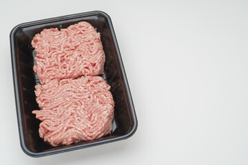 食品トレーの上の豚ミンチ肉・豚ひき肉