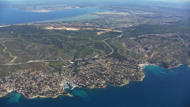 vue a&eacute;rienne de Carry le Rouet et de la c&ocirc;te bleue