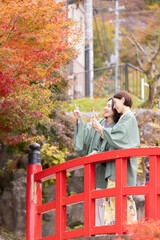 Fototapeta premium 温泉 旅行 女子旅 紅葉