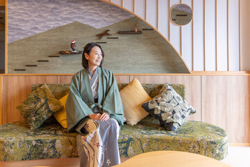 女子旅　温泉旅館　宿泊部屋シーン