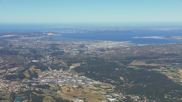 vue a&eacute;rienne de la zone commerciale de Plan de Campagne avec &eacute;tang de Berre, Marignane, a&eacute;roport Provence