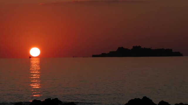 だるま夕日と軍艦島の動画　長崎　日本