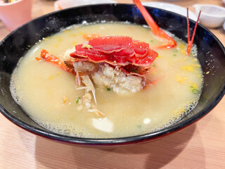 旬の伊勢海老が入った味噌汁。