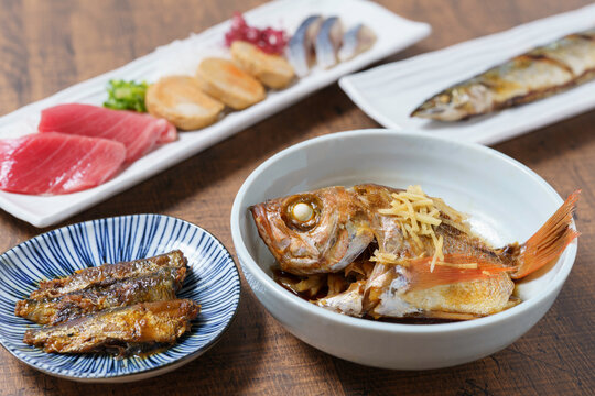 DHAを多く含む食品　日本食　マグロ　秋刀魚　鰯の蒲焼　あん肝　めばるの煮付け　しめ鯖