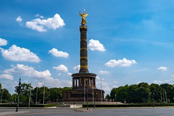 Fototapeta premium Victory Column in Berlin. Historic monument under bright sky. Golden statue Victory Column above Berlin. Architectural details in Berlin.