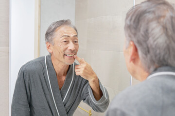 シニア男性　オーラルケア