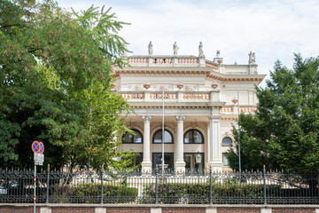 The Vienna Konzerthaus (Wiener Konzerthaus) facade with classical columns and greenery, located in Stadtpark.