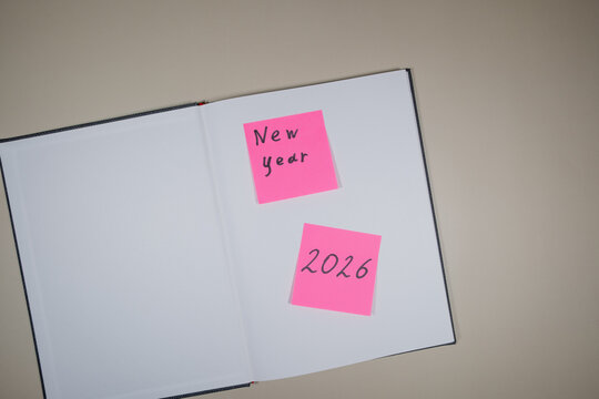 Notitzbuch mit Klebezettel "new year 2026"