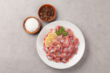 닭근위는  닭의 모래주머니를 속되게 이르는 말.
Chicken gizzard is a vulgar term for a chicken's gizzard.
