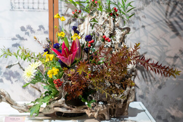 Mixed flower arrangement:  A vibrant floral arrangement 