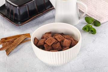 Dry sweet chocolate ceral flakes