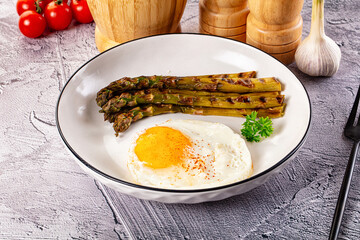 Gourmet breakffast - asparagus with egg