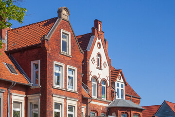 Altes Wohngebäude aus Backstein, Mehrfamilienhaus, Lüneburg, Niedersachsen, Deutschland