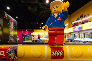 Obraz premium Large Lego minifigure statue in toy store