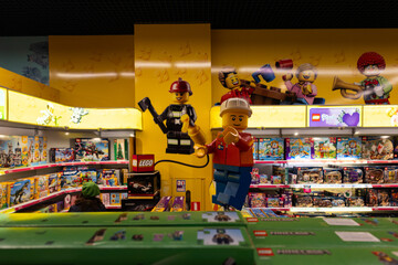 Obraz premium Large Lego minifigure statue in toy store