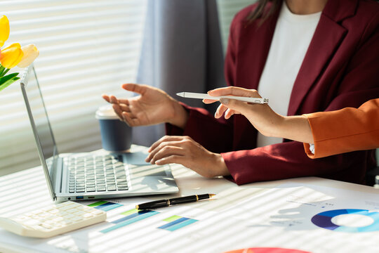 Architects and engineers show the design plans of houses or shops, construction offices to discuss the facade of the building.