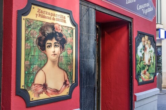 malaga, spanien - zarzaparrilla y pildoras de bristol