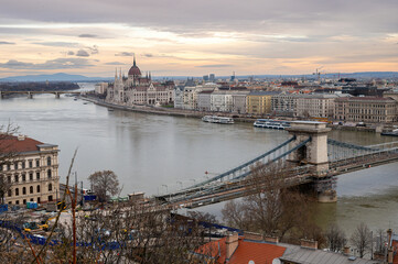 Obraz premium Panorama with building of Hungarian parliament at Danube river in Budapest city, Hungary