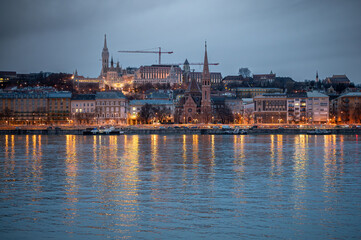 Obraz premium Early Morning Budapest Riverfront