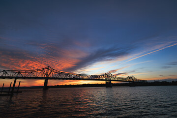 Obraz premium bridge at sunrise