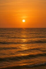 Obraz premium Golden Sunset over Ocean Waves: Creates natural, atmospheric backgrounds for travel, relaxation, and environmental themes.
