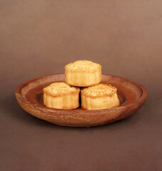The natural wood texture enhances the traditional feel of the pastry