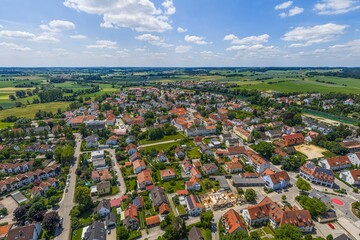 Ausblick auf das Tal der Glonn rund um die Gemeinde Petershausen in Oberbayern