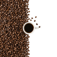 Naklejka premium Aromatic coffee delight showcased with a dark backdrop enhancing visual appeal with scattered beans