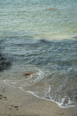 海岸に打ち寄せる波