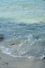 海岸に打ち寄せる波