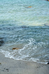 海岸に打ち寄せる波