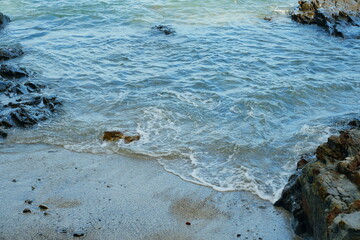 海岸に打ち寄せる波