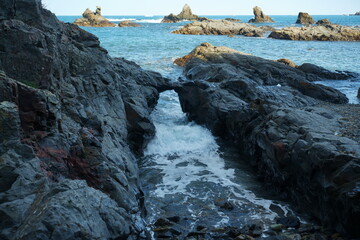 海岸に打ち寄せる波