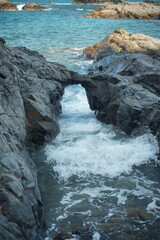 海岸に打ち寄せる波