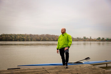 Confident senior man standing outdoor in an autumn day