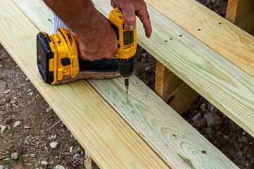 Screwing down treads on wooden steps