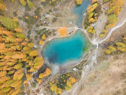 Lac Bleu Arolla in autumn
