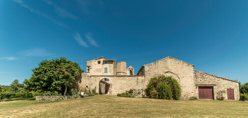 Mur ext&eacute;rieur du prieur&eacute; de Salagon &agrave; Mane, Alpes-de-Haute-Provence, France