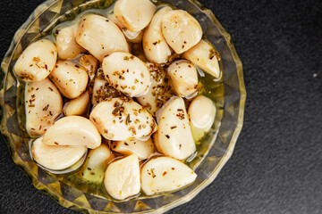 Garlic slices in flavored oil roasted garlic slice in oil fast food natural tasty appetizer fresh delicious gourmet food background on the table rustic top view copy space vegetarian or vegan food