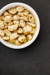 Garlic slices in flavored oil roasted garlic slice in oil fast food natural tasty appetizer fresh delicious gourmet food background on the table rustic top view copy space vegetarian or vegan food