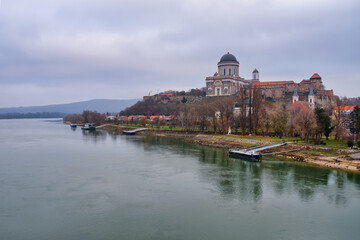 Obraz premium Esztergom Basilica on Castle Hill overlooking the Danube River, Hungary