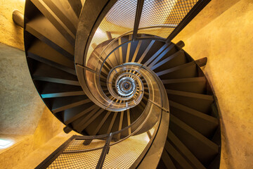 Obraz premium Dramatic View up to a Metal Spiral Staircase