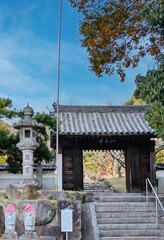 宇宙山乾坤院の総門