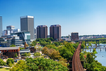 Fototapeta premium Elevated cityscape of the capital of Virginia, showing the blend of downtown architecture, green riverfront parks, and bridges over the water.