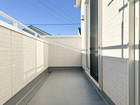 直射日光が当たるバルコニー　ウレタン防水塗装