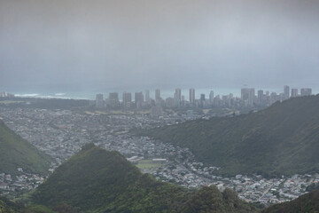 Pālolo Valley with the city skyline of Honolulu. Mauʻumae Ridge Trail (Puʻu Lanipō), Oahu, Hawaii. Koʻolau Range, shield volcano. On the right is Waʻahila Ridge	
