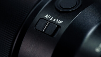 close up manual and auto focus button in the lens