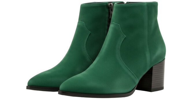 Elegant green suede ankle boots isolated PNG, stylish women s footwear with block heel on transparent background for fashion design