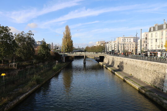 Le canal de Saint Denis, ville de Saint Denis, d&eacute;partement de Seine Saint Denis, France
